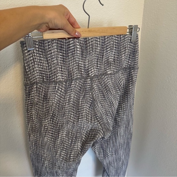 Lululemon Wunder Under Crop Leggings Arrow Jacquard Silver Spoon Gray Size 10 - Picture 6 of 10